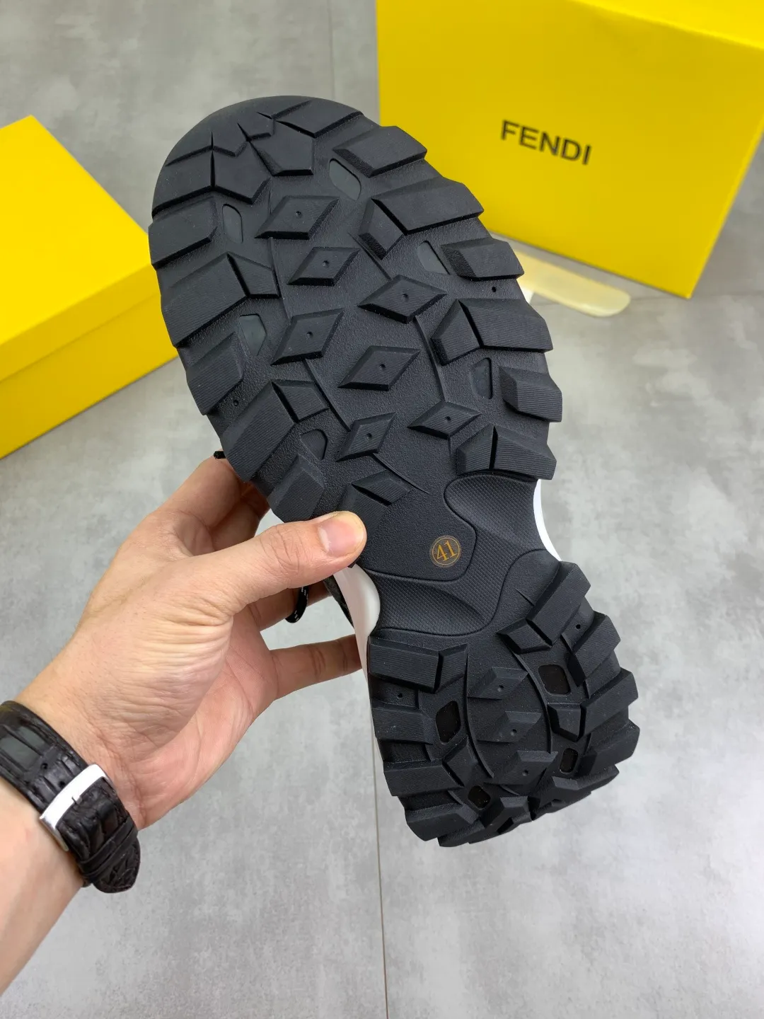 ​Men's shoes 💰P440 💰【New】Little monster 🆘 New FENDI 🕶️🕶️Simple routing effect, showing an elegant and cool driving shoe 🎬Using imported calfskin + first-layer pigskin lining🐂Excellent material🎬Detailed workmanship 🤗Comfortable foot feel➰➰. ​Pair it with any outfit to show your taste and temperament, low-key luxury ♻️Design ​simple and elegant ​noble and fashionable 🍃​Very loved and favored by trendy men 💓❤️Size: 38-44 (45 customized) 3️⃣ colors available